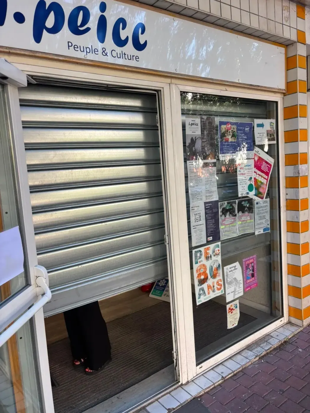 Déblocage de rideau métallique bloqué à Colombes Déblocage de rideau métallique bloqué à Colombes