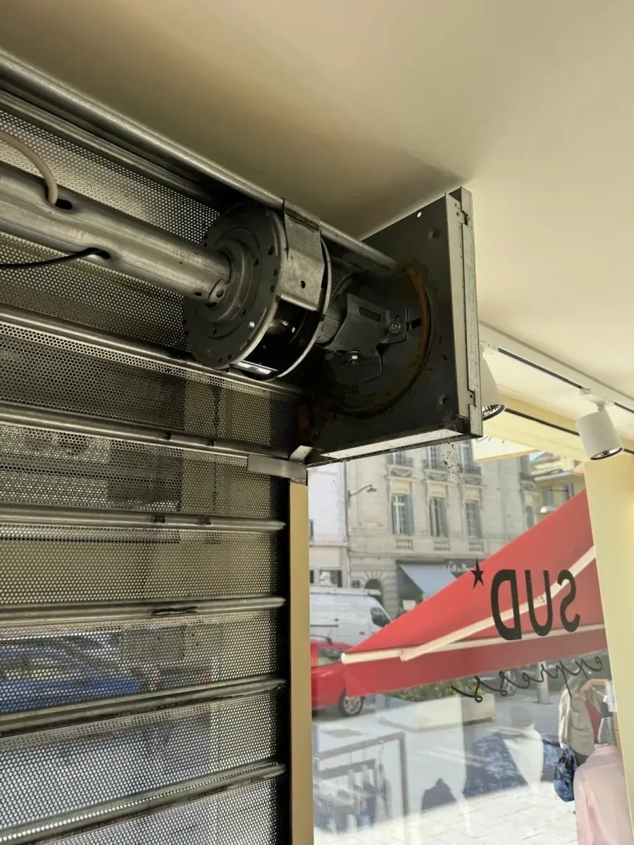 Motorisation de rideau métallique à Colombes